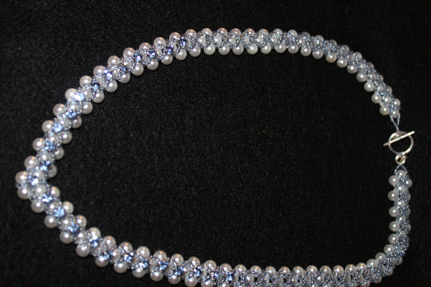 Exquisite Pearl and Blue Crystal Beaded Necklace