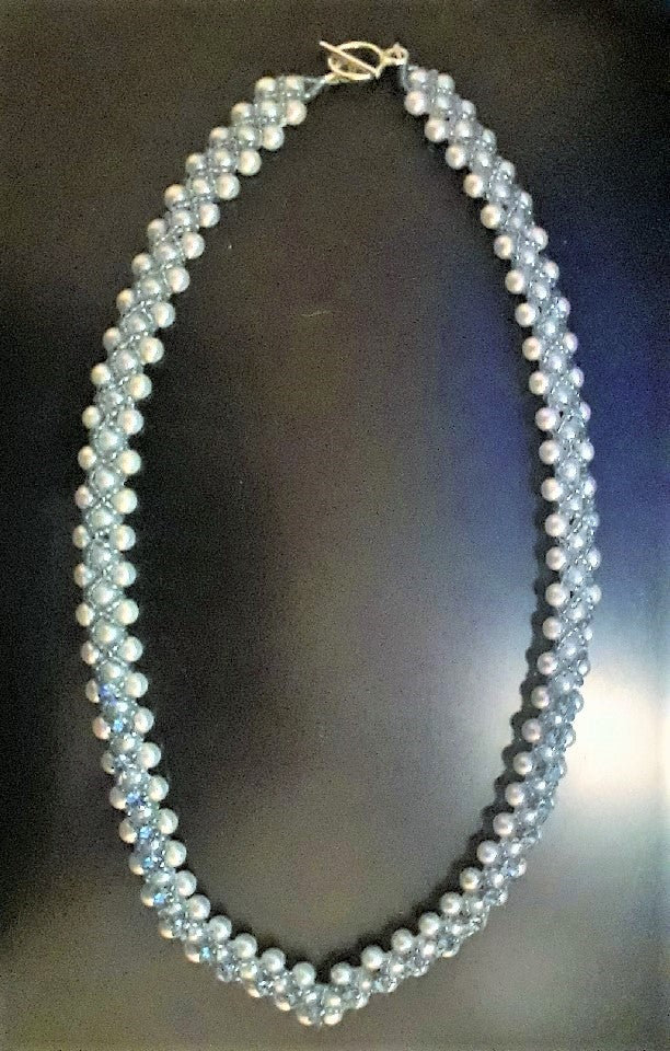 Exquisite Pearl and Blue Crystal Beaded Necklace